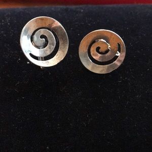 Ladies sterling silver screw on earrings